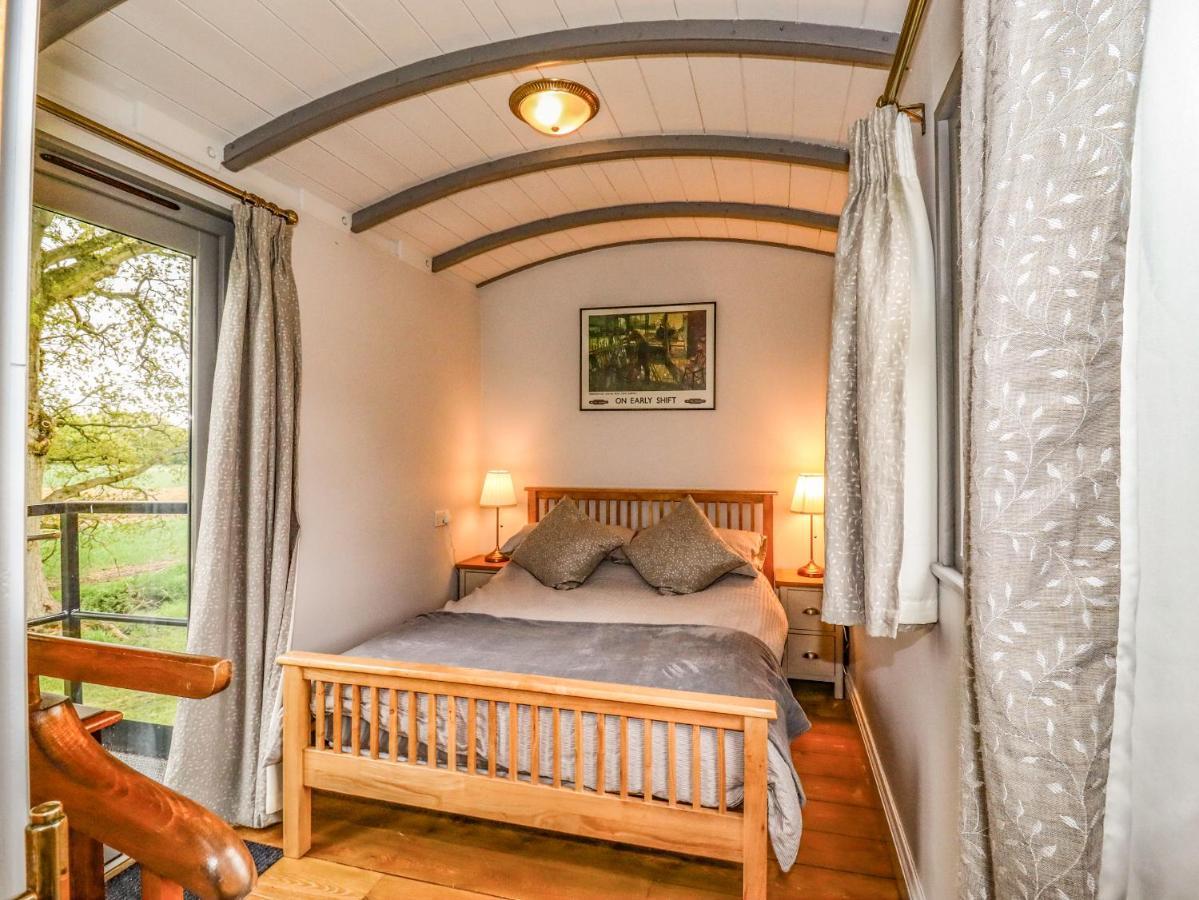 The Carriage At High Barn Heritage Halstead  Bagian luar foto